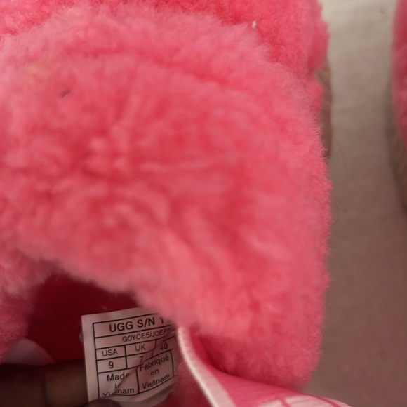 UGG Slippers Womens Size 9 Coral Pink Fluffita Fur Yeah Logo Slingback Sandals - Picture 3 of 4